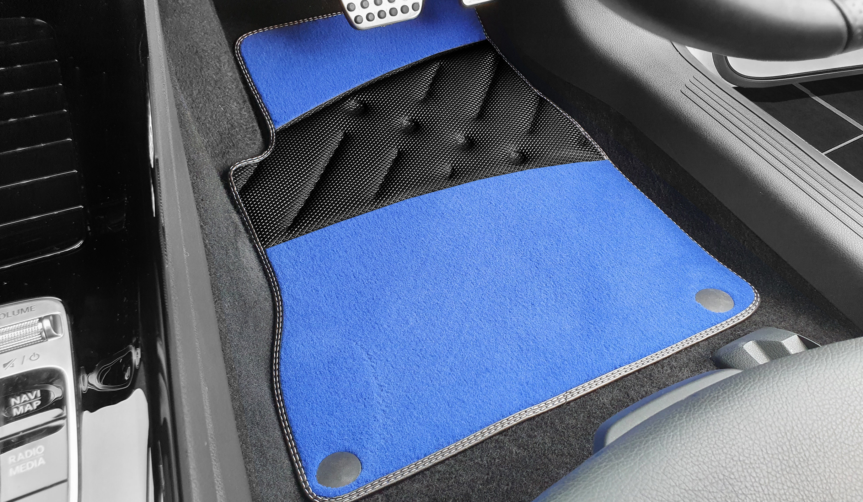 JVL Fully Tailored Car Mat Set with 4 Clips Black 